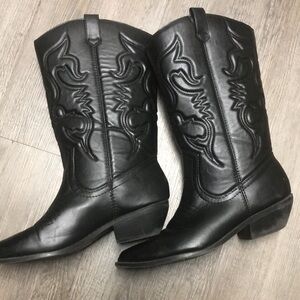 Soda Chic Black Heeled Boots